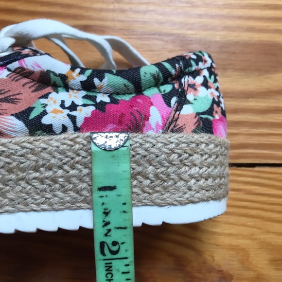 Soda Pink Floral Espadrilles Sneakers, NWOB, 8.5 - Picture 10 of 10